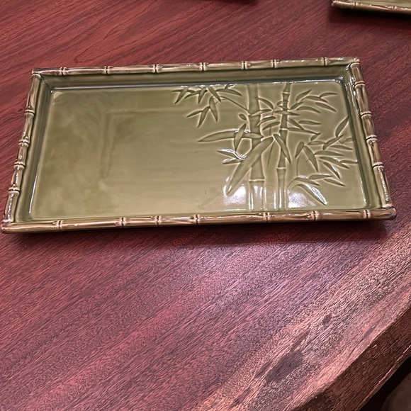 Vintage Serving Dish with Four Side Plates - Picture 3 of 6